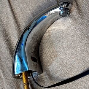 AMTC AEF-300 HYBRID AUTOMATIC FAUCET SYSTEM